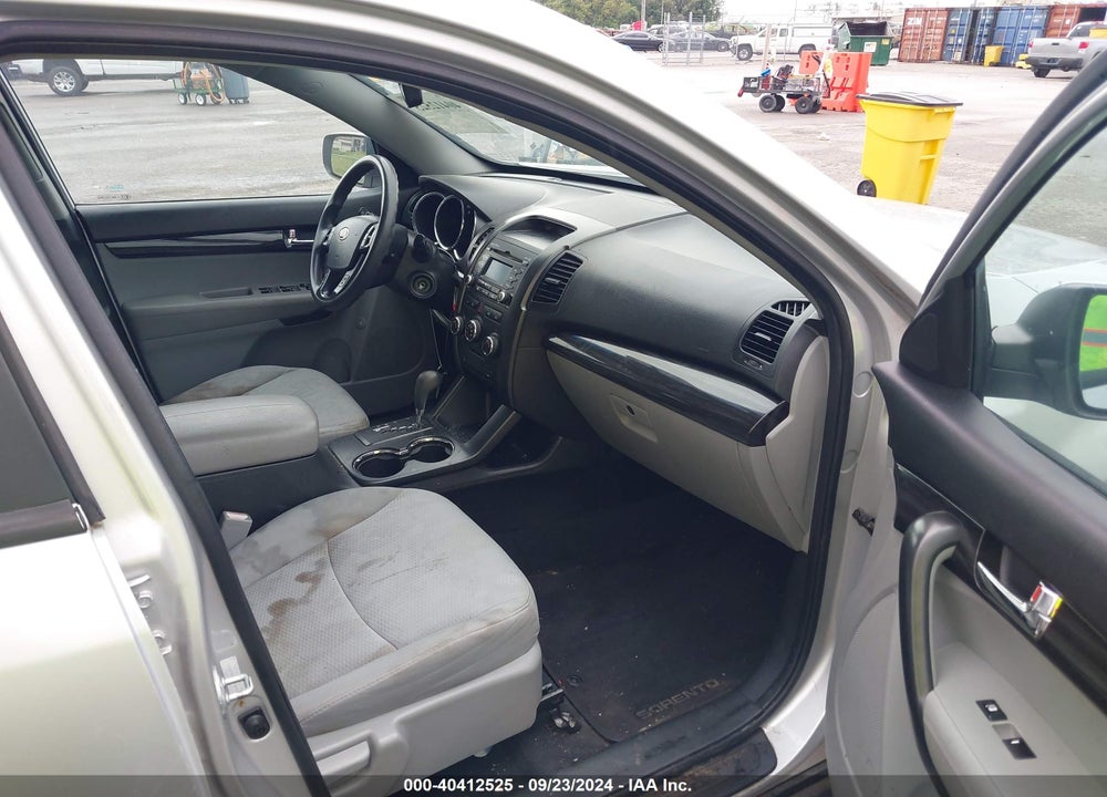 2011 KIA SORENTO LX VIN: 5XYKT4A12BG183249
