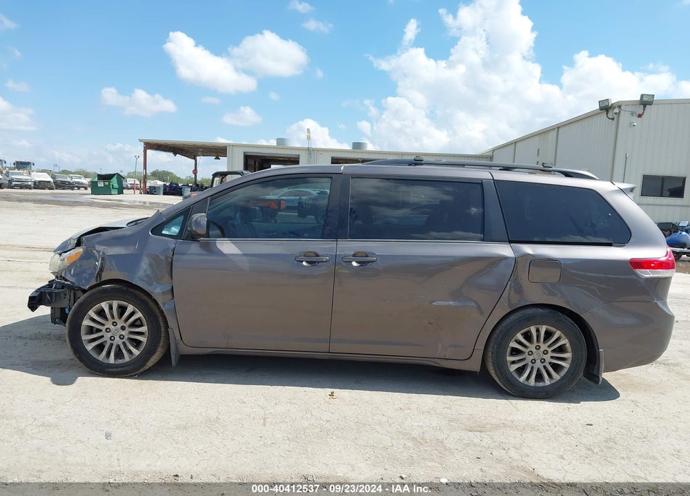 2014 TOYOTA SIENNA XLE V6 8 PASSENGER VIN: 5TDYK3DC7ES409166