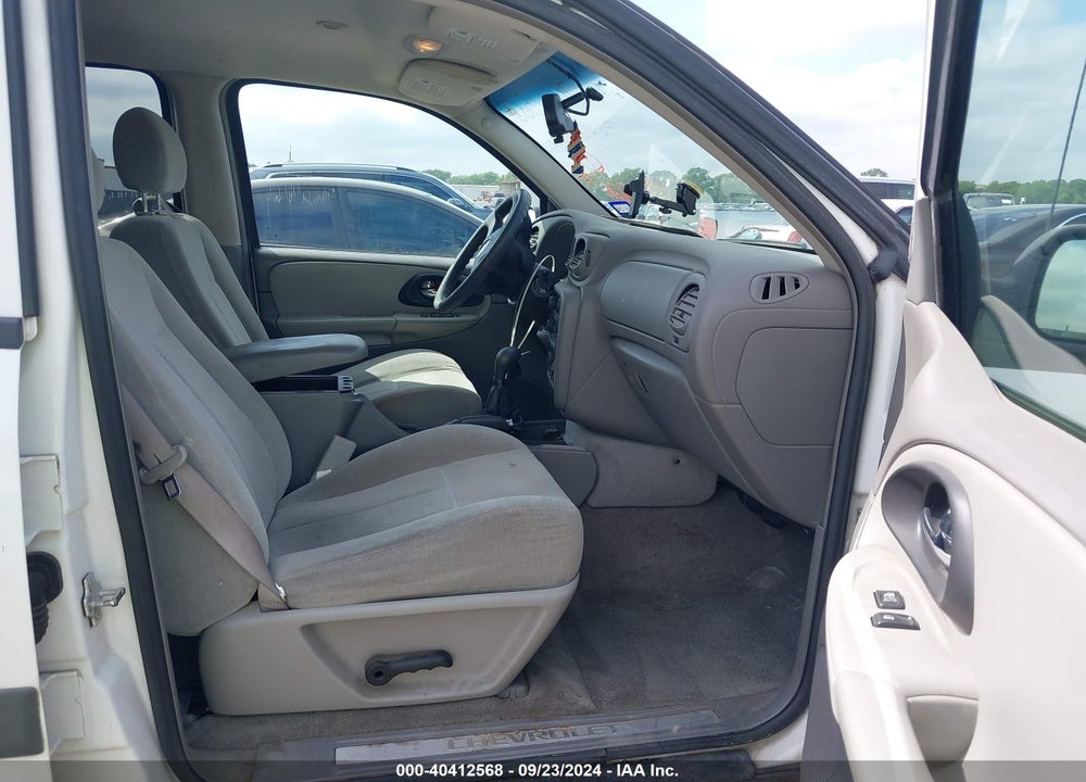 2005 CHEVROLET TRAILBLAZER LS VIN: 1GNDS13S452250956