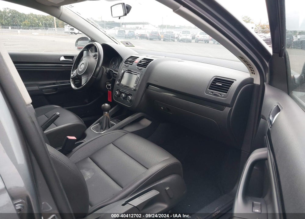 2010 VOLKSWAGEN JETTA SE VIN: 3VWRX7AJ6AM021109