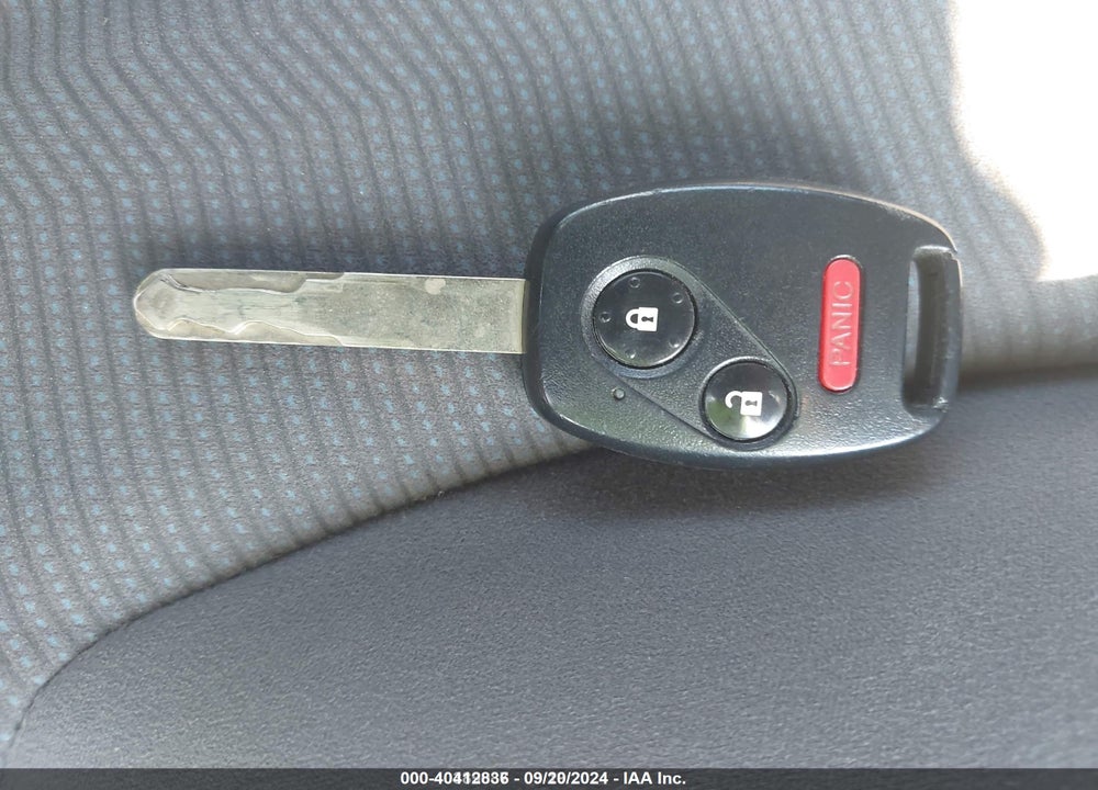 2011 HONDA FIT VIN: JHMGE8H3XBC005672