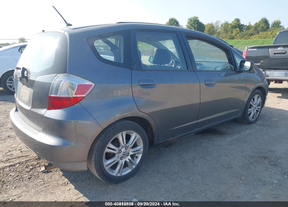 2011 HONDA FIT VIN: JHMGE8H3XBC005672