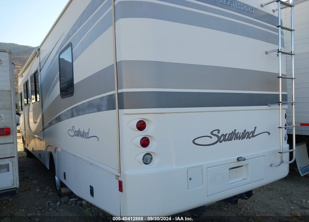 2005 WORKHORSE COMMERCIAL CHAS VIN: 5B4MP67G553412039