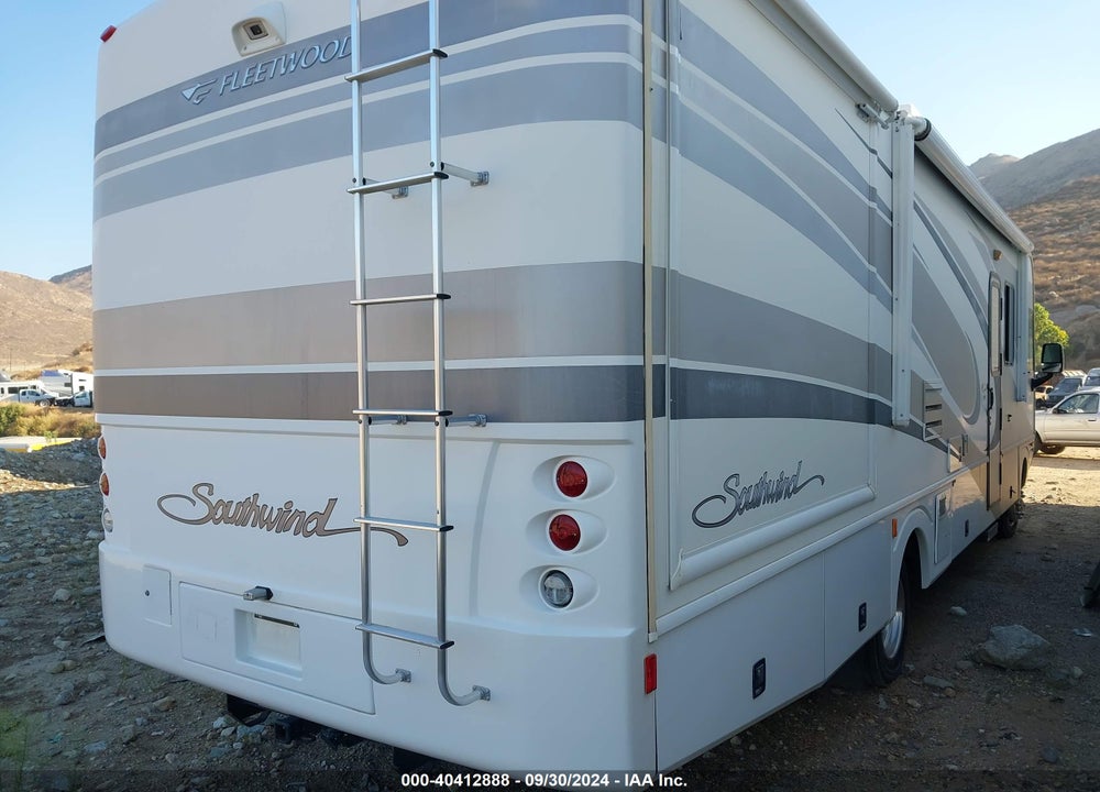 2005 WORKHORSE COMMERCIAL CHAS VIN: 5B4MP67G553412039