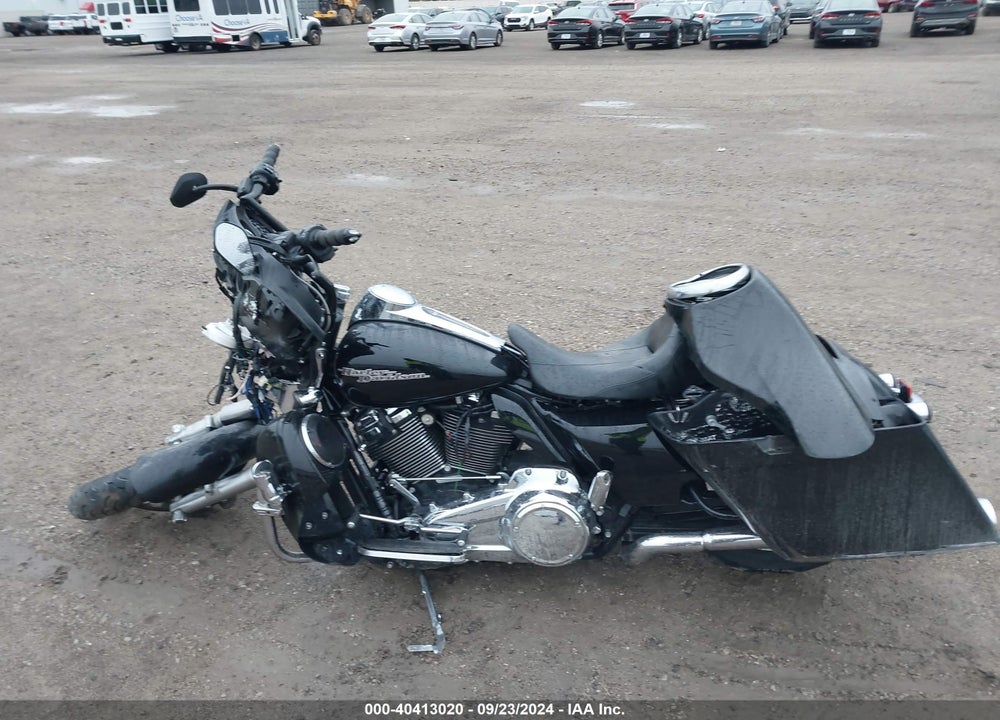 2017 HARLEY-DAVIDSON FLHX STREET GLIDE VIN: 1HD1KBC10HB644501