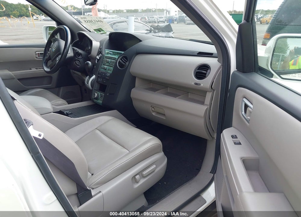 2011 HONDA PILOT TOURING VIN: 5FNYF4H96BB006451