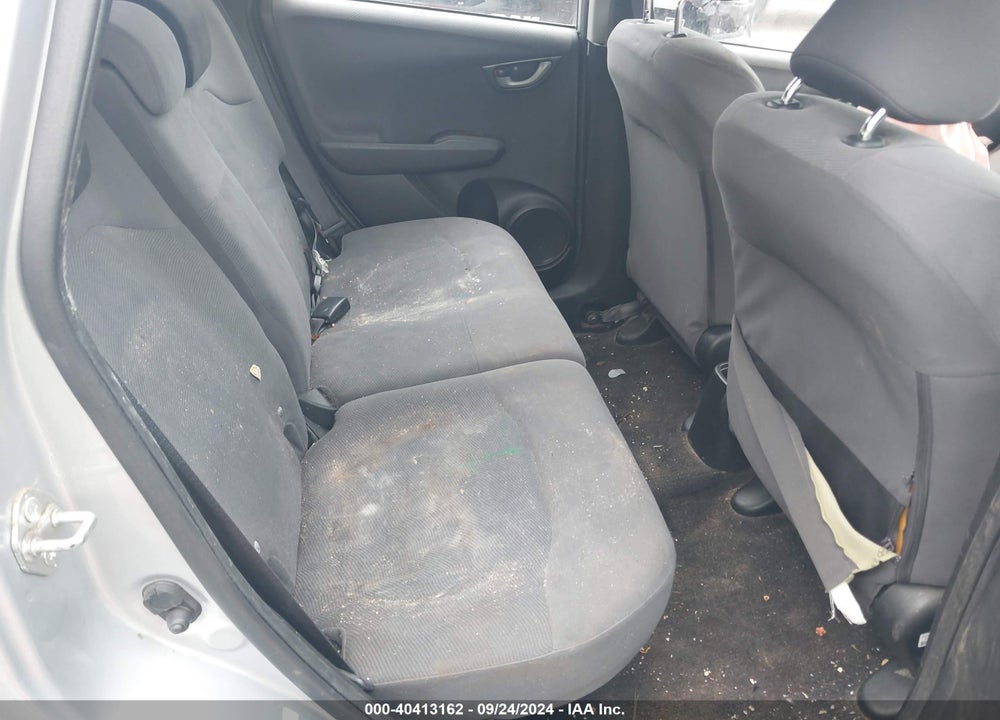 2011 HONDA FIT VIN: JHMGE8H36BS011507