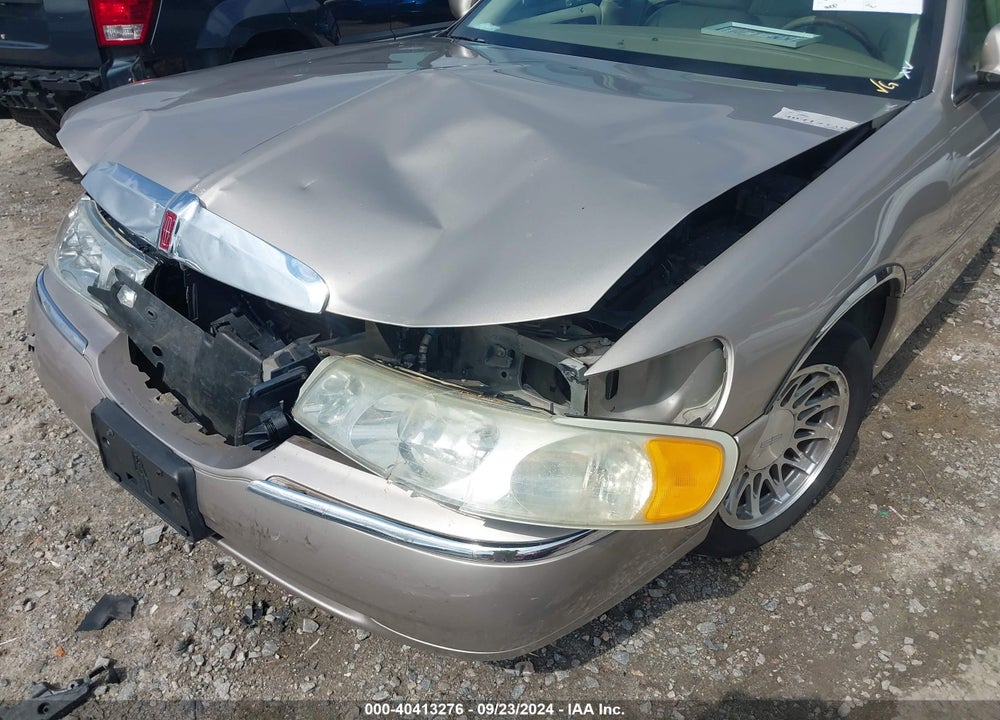 2002 LINCOLN TOWN CAR SIGNATURE VIN: 1LNHM82W62Y661863