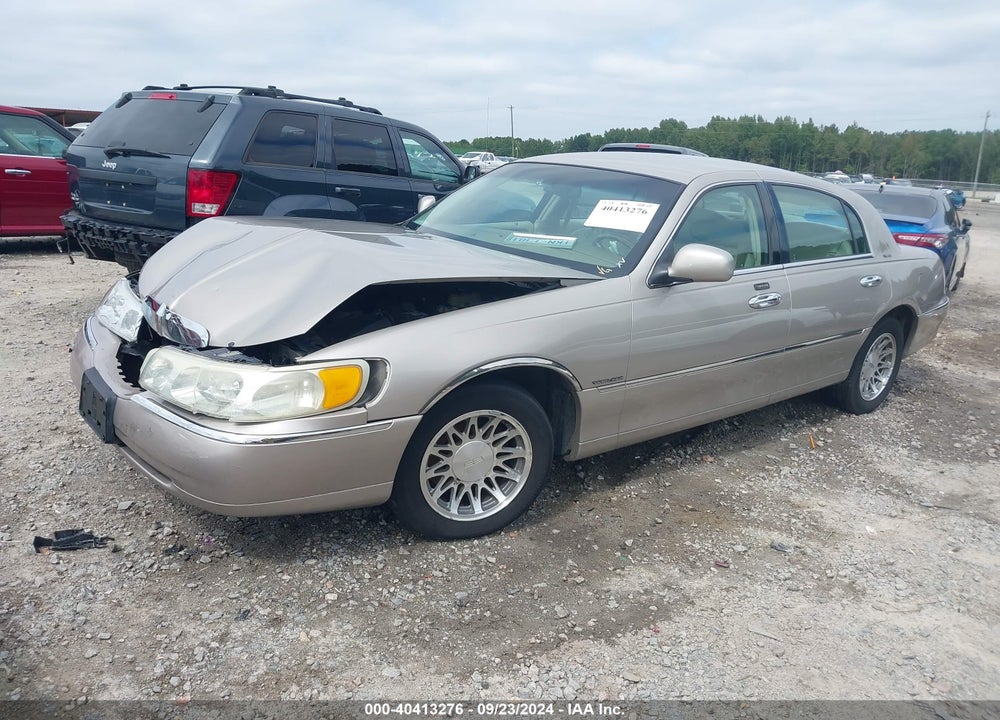 2002 LINCOLN TOWN CAR SIGNATURE VIN: 1LNHM82W62Y661863
