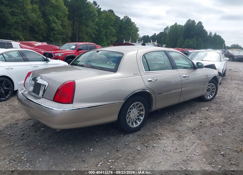 2002 LINCOLN TOWN CAR SIGNATURE VIN: 1LNHM82W62Y661863