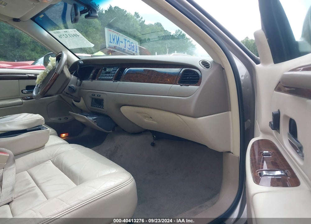2002 LINCOLN TOWN CAR SIGNATURE VIN: 1LNHM82W62Y661863