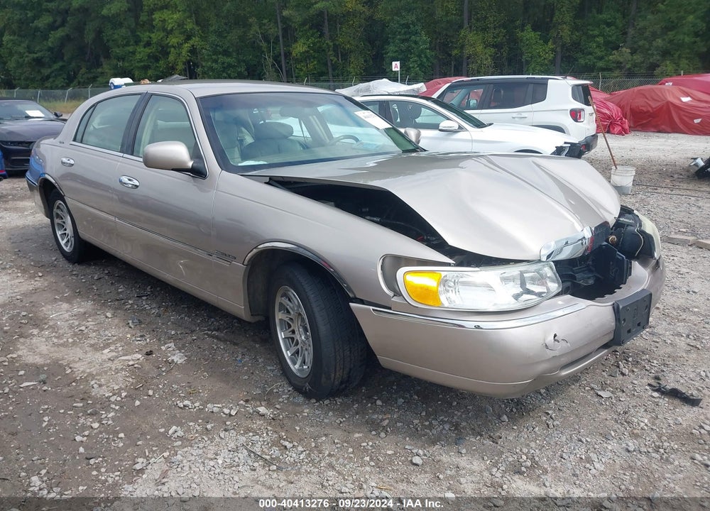 2002 LINCOLN TOWN CAR SIGNATURE VIN: 1LNHM82W62Y661863