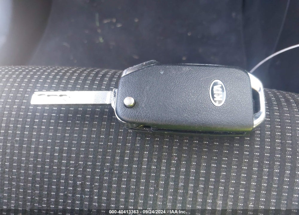 2019 KIA FORTE LXS VIN: 3KPF24AD1KE007739