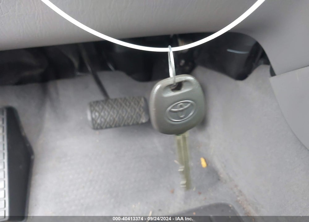 2008 TOYOTA COROLLA LE VIN: 1NXBR32E08Z986932