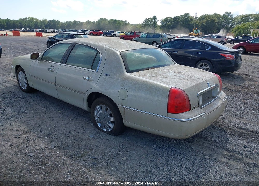 2005 LINCOLN TOWN CAR SIGNATURE LIMITED VIN: 1LNHM82W55Y601769