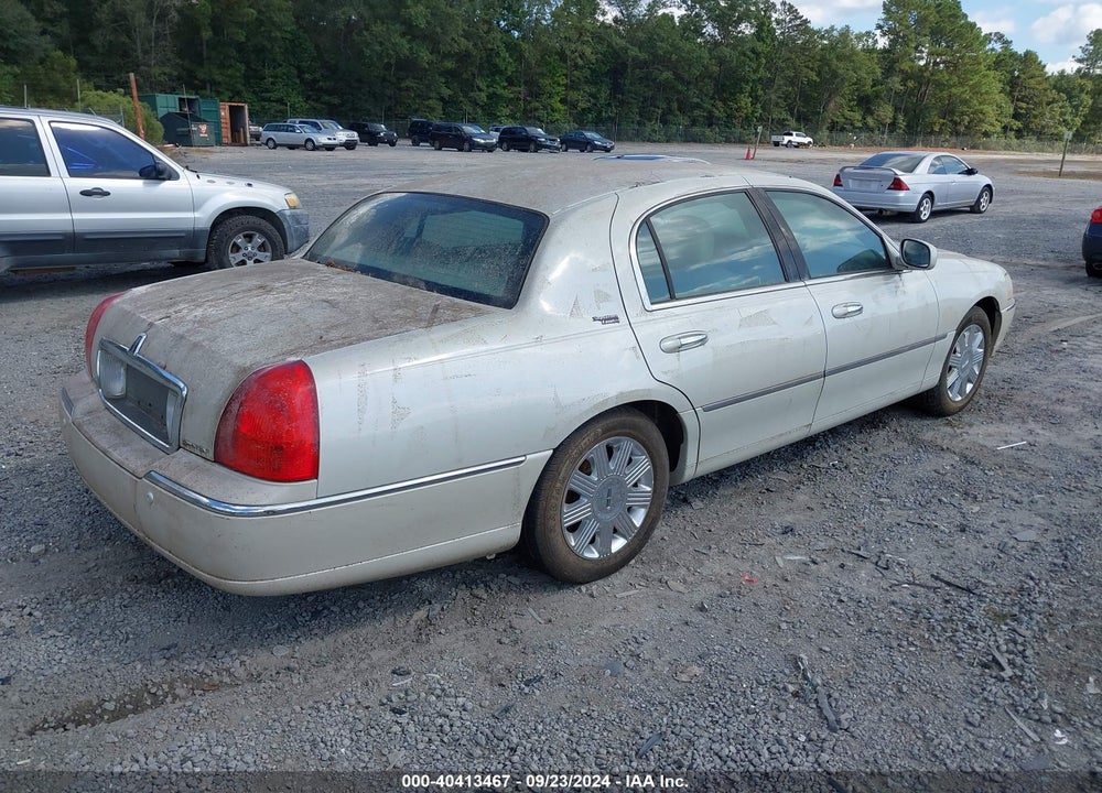 2005 LINCOLN TOWN CAR SIGNATURE LIMITED VIN: 1LNHM82W55Y601769