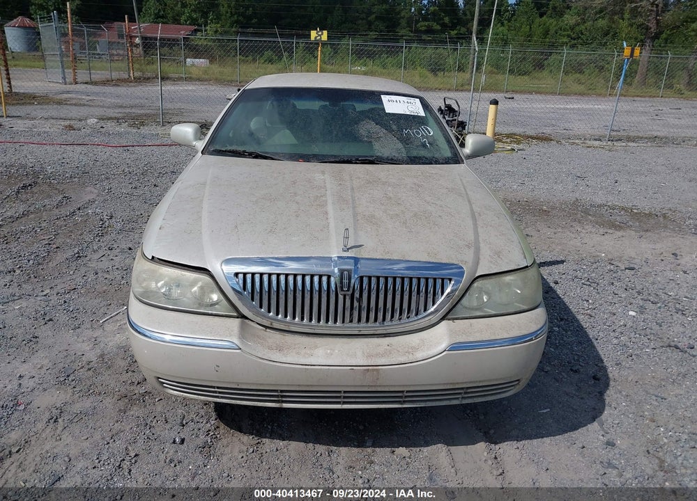 2005 LINCOLN TOWN CAR SIGNATURE LIMITED VIN: 1LNHM82W55Y601769