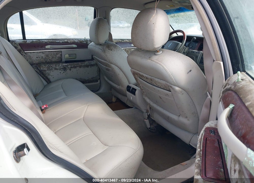 2005 LINCOLN TOWN CAR SIGNATURE LIMITED VIN: 1LNHM82W55Y601769