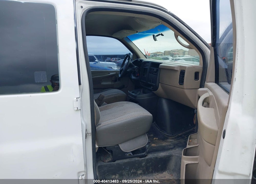 2004 CHEVROLET EXPRESS VIN: 1GCFG15X941246045