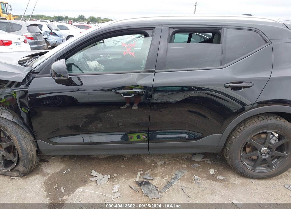2020 VOLVO XC40 T4 MOMENTUM VIN: YV4AC2HK2L2170928