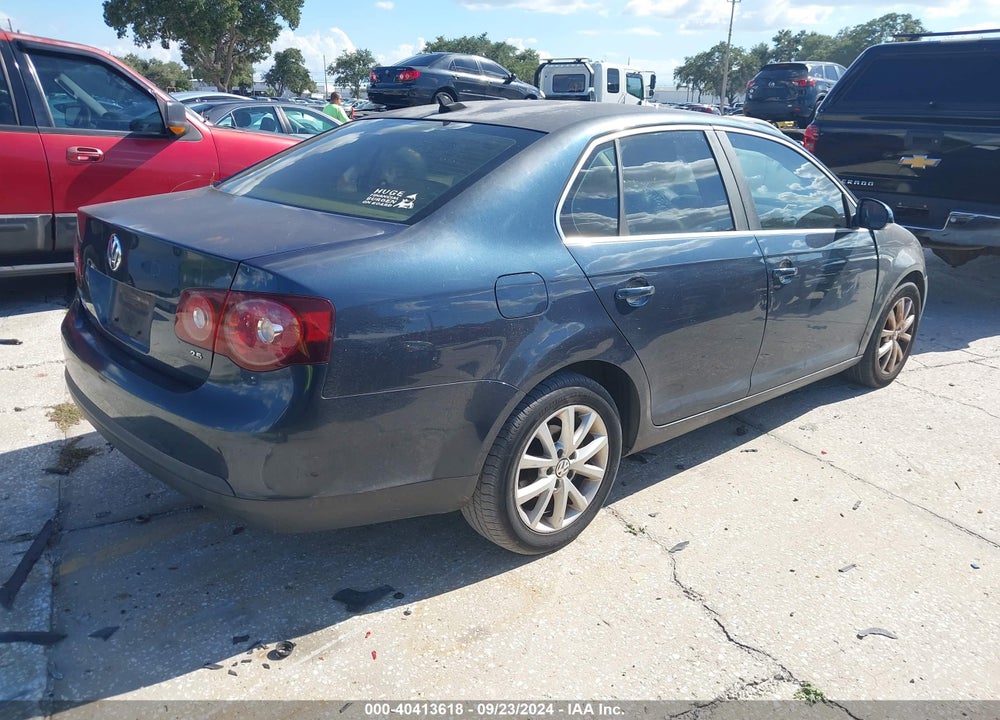 2010 VOLKSWAGEN JETTA SE VIN: 3VWRX7AJ7AM019210