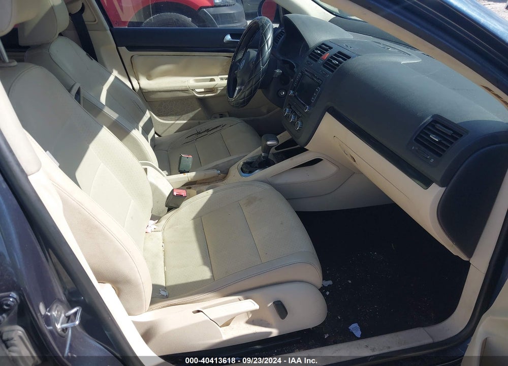 2010 VOLKSWAGEN JETTA SE VIN: 3VWRX7AJ7AM019210