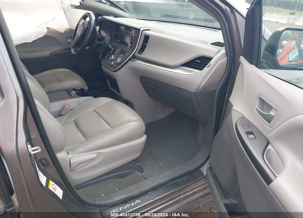 2018 TOYOTA SIENNA LE 7 PASSENGER VIN: 5TDJZ3DC7JS189423