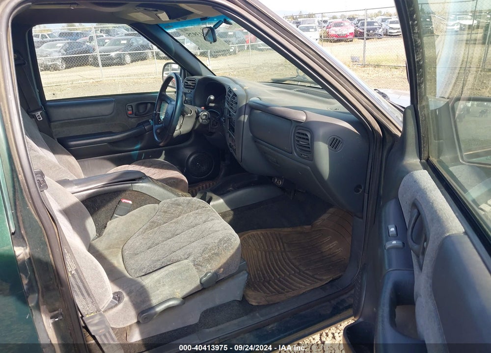 2002 CHEVROLET S-10 LS VIN: 1GCDT13W82K181113