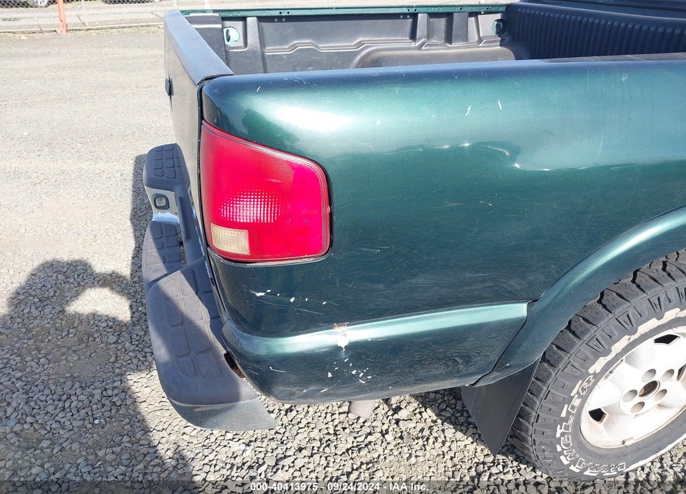 2002 CHEVROLET S-10 LS VIN: 1GCDT13W82K181113