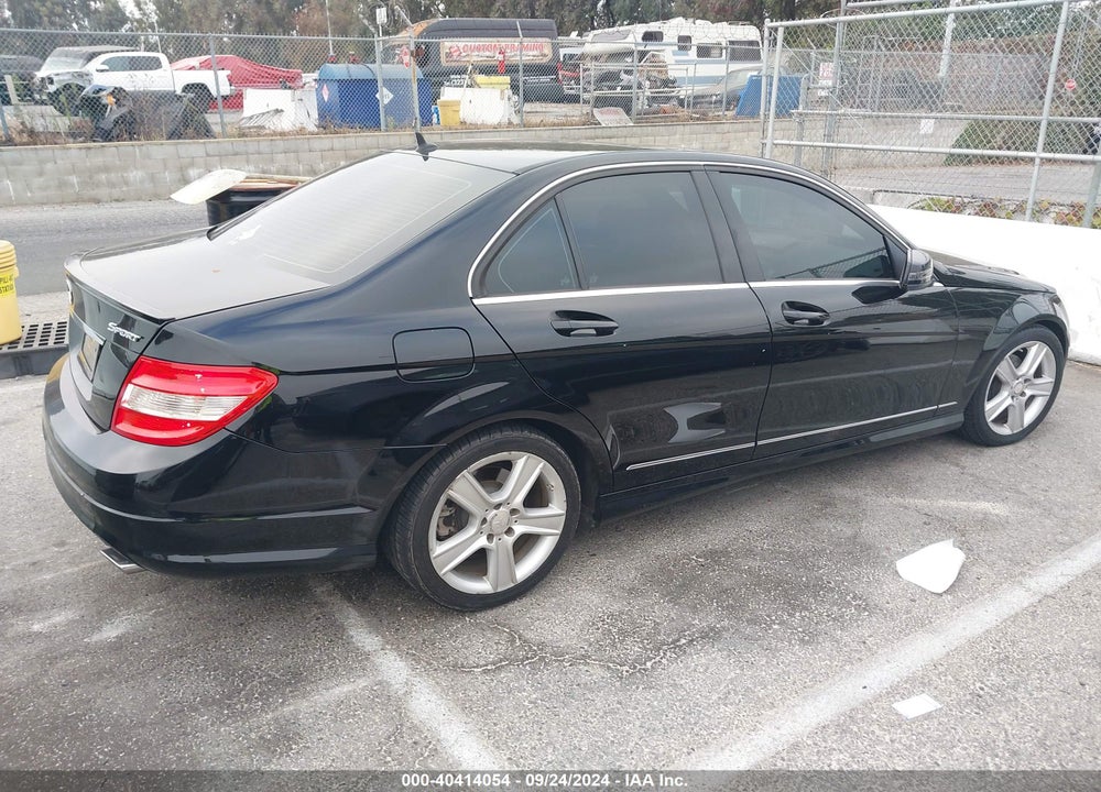2011 MERCEDES-BENZ C 300 LUXURY/SPORT VIN: WDDGF5EB9BR180166