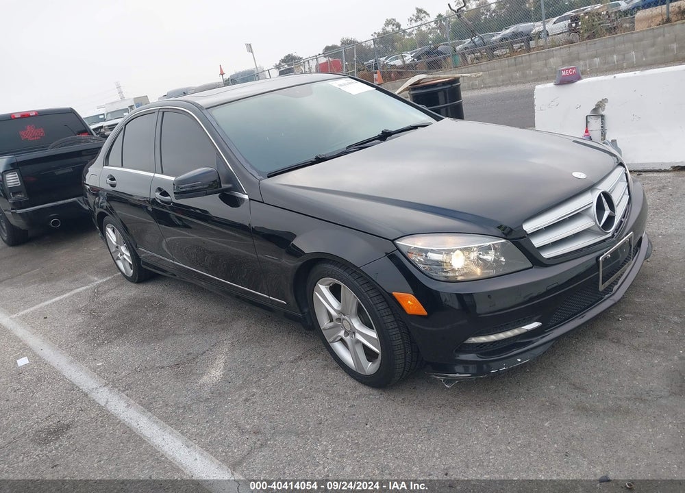 2011 MERCEDES-BENZ C 300 LUXURY/SPORT VIN: WDDGF5EB9BR180166