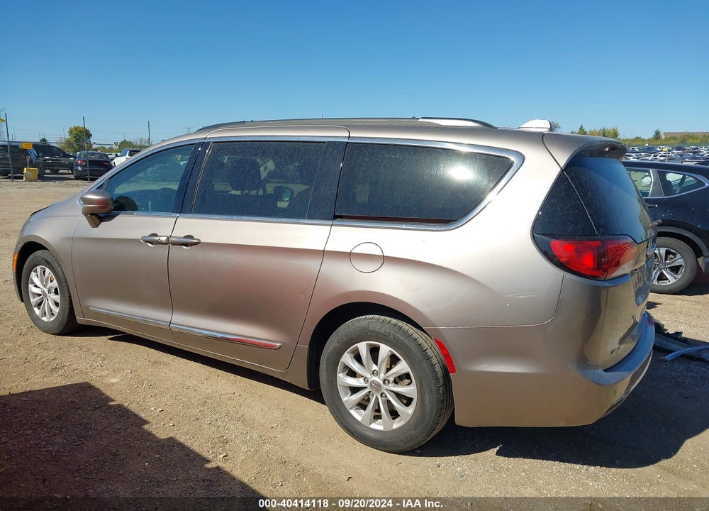 2017 CHRYSLER PACIFICA TOURING L VIN: 2C4RC1BGXHR539905
