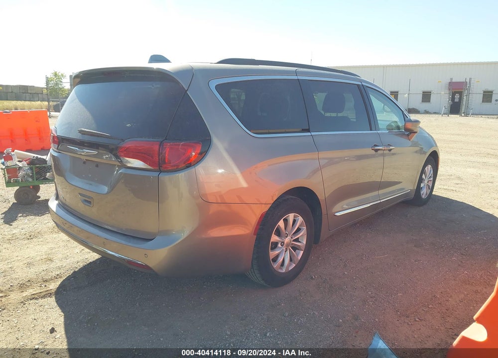 2017 CHRYSLER PACIFICA TOURING L VIN: 2C4RC1BGXHR539905