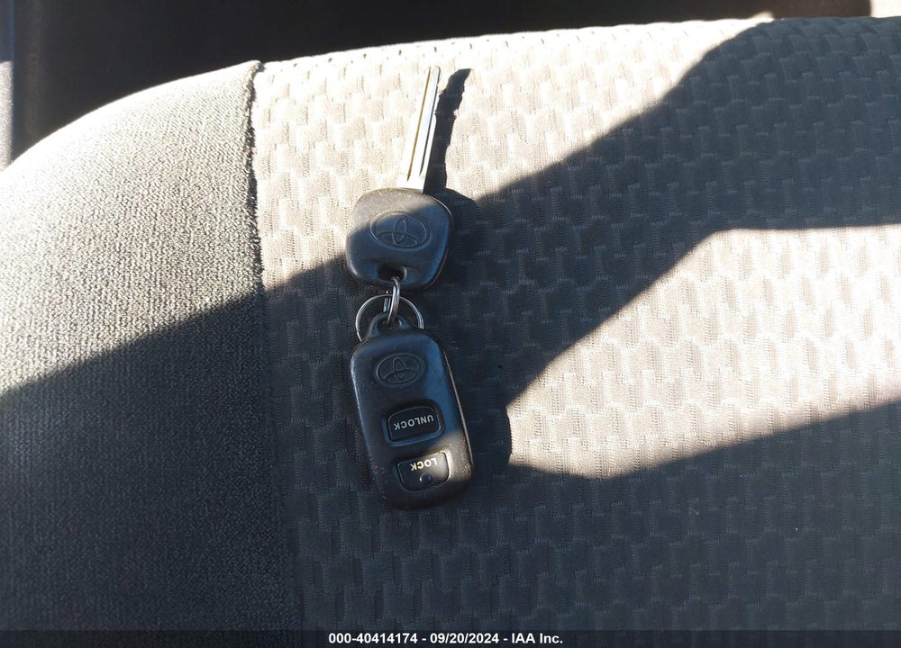 2007 TOYOTA COROLLA S VIN: 1NXBR32EX7Z781293