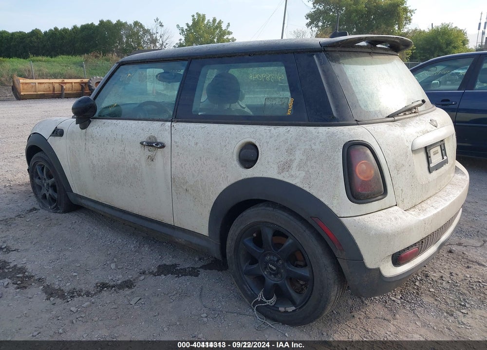 2007 MINI COOPER S VIN: WMWMF73517TL86921