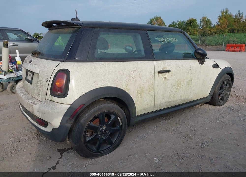 2007 MINI COOPER S VIN: WMWMF73517TL86921