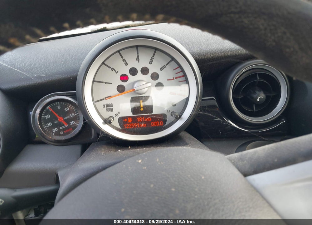 2007 MINI COOPER S VIN: WMWMF73517TL86921