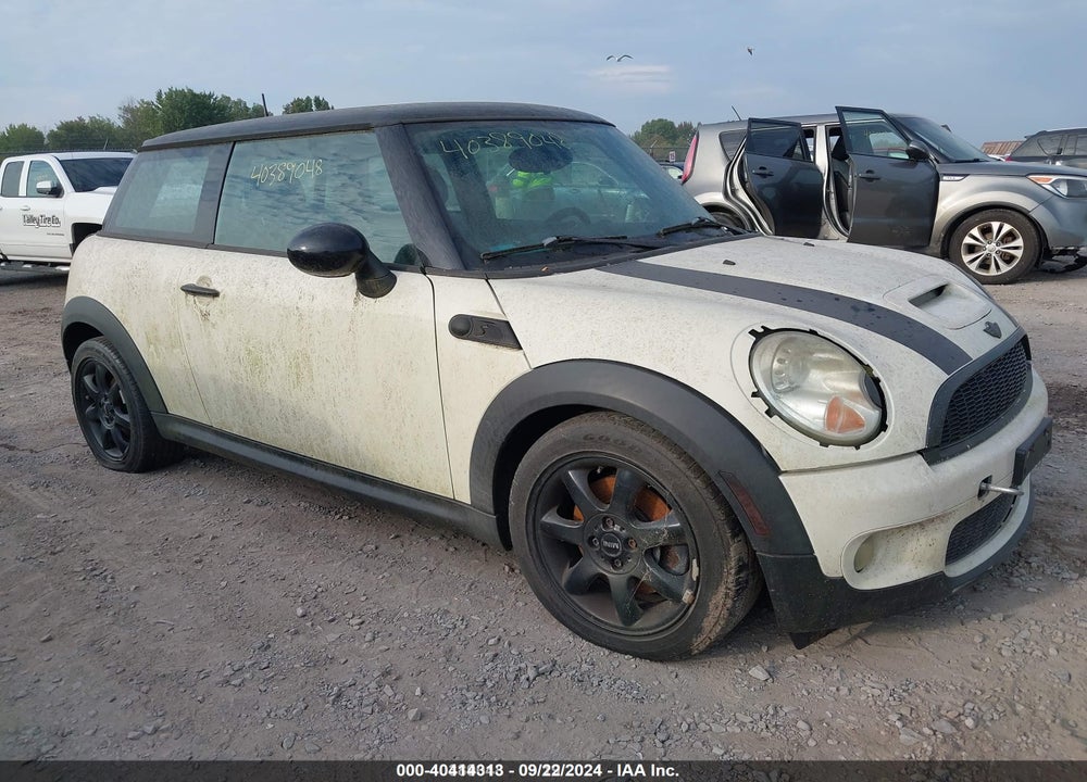 2007 MINI COOPER S VIN: WMWMF73517TL86921