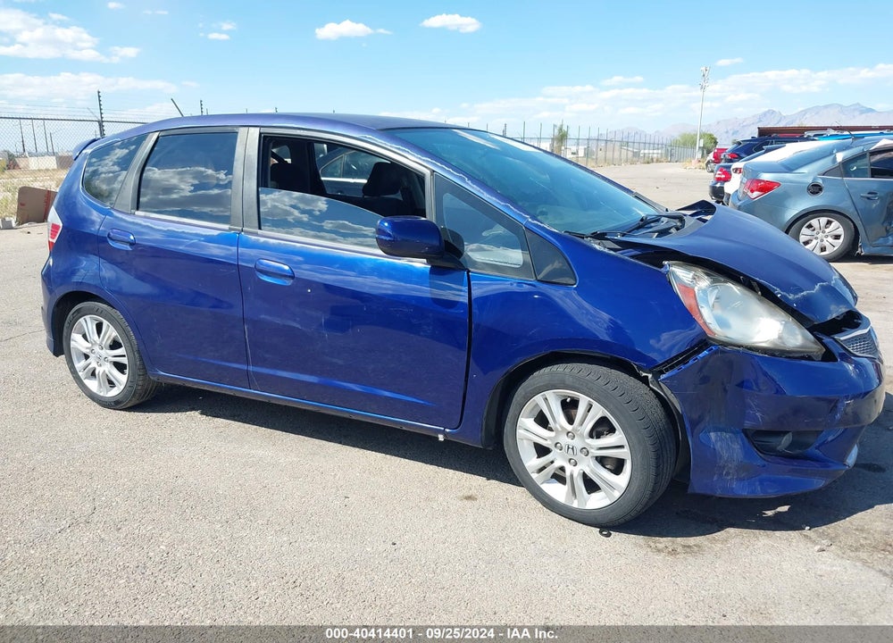 2011 HONDA FIT SPORT VIN: JHMGE8H52BC008812