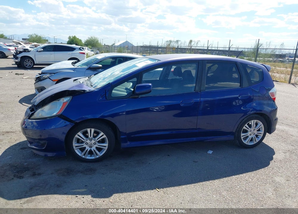 2011 HONDA FIT SPORT VIN: JHMGE8H52BC008812