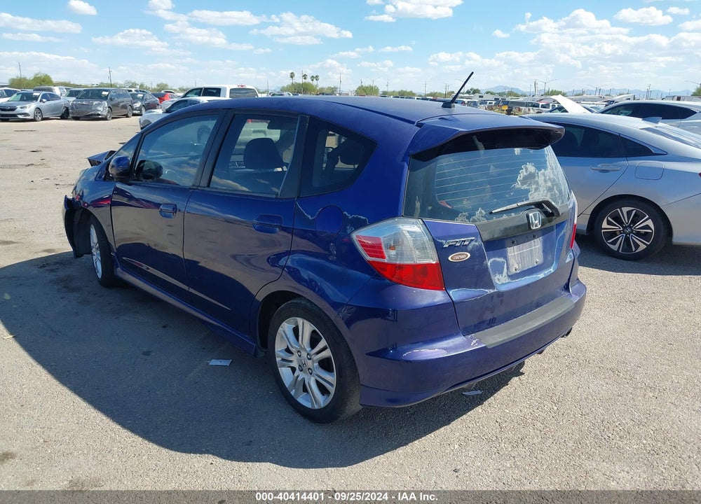 2011 HONDA FIT SPORT VIN: JHMGE8H52BC008812