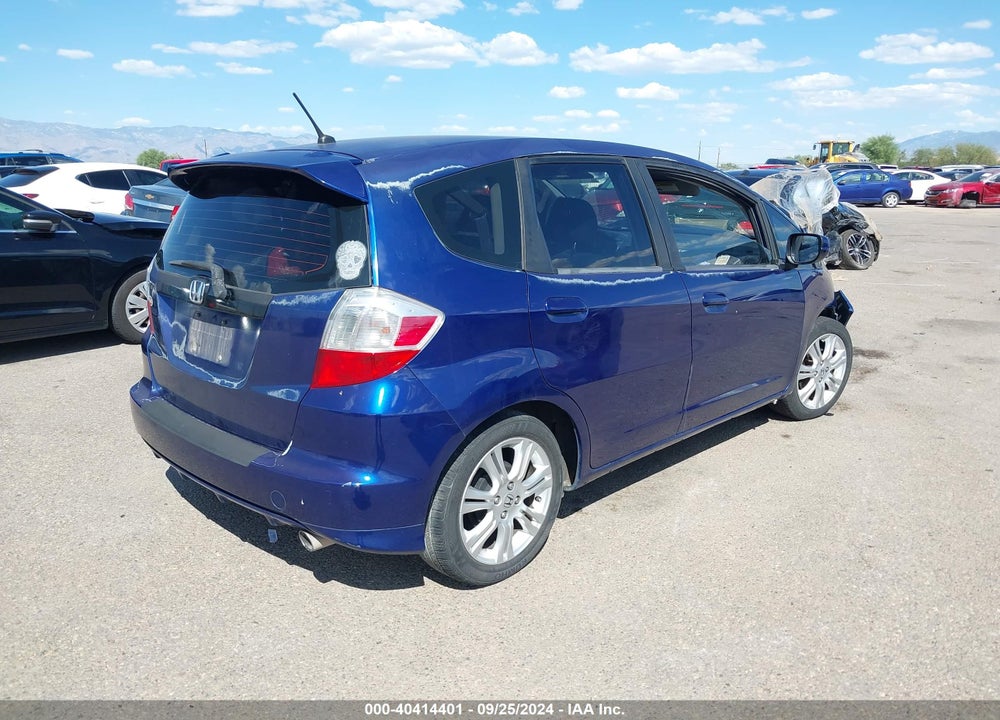 2011 HONDA FIT SPORT VIN: JHMGE8H52BC008812