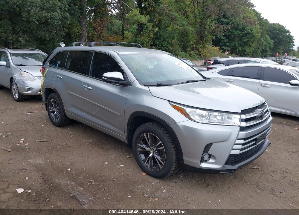 2018 TOYOTA HIGHLANDER LE PLUS VIN: 5TDBZRFHXJS878999