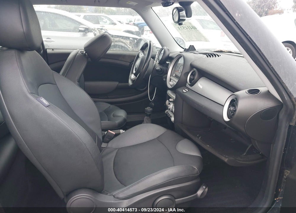 2009 MINI COOPER VIN: WMWMF335X9TU70229