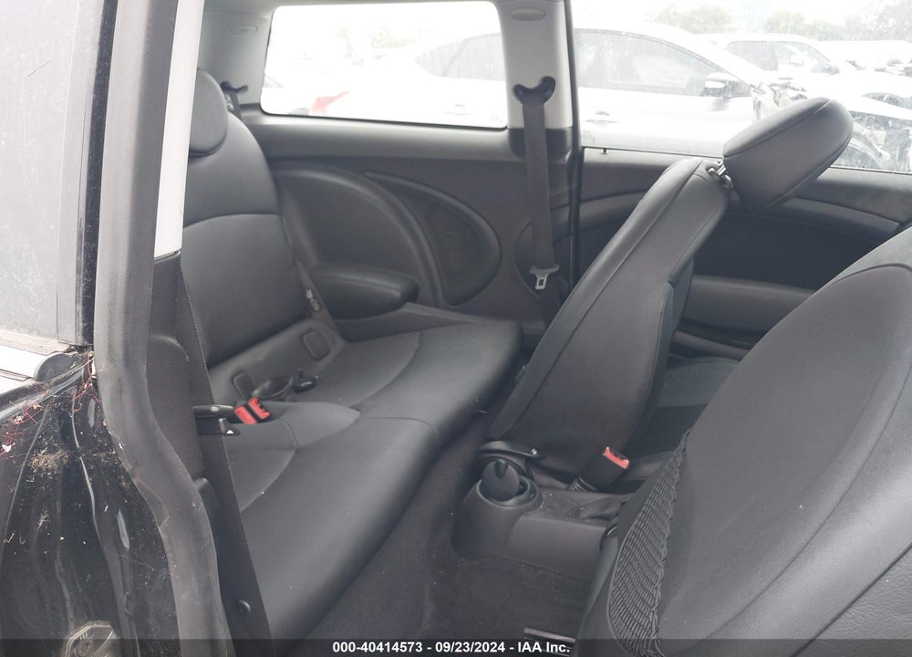 2009 MINI COOPER VIN: WMWMF335X9TU70229