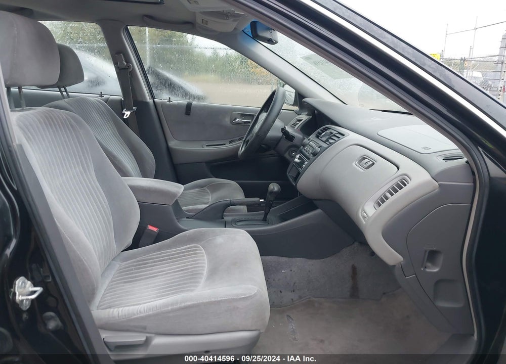 1998 HONDA ACCORD LX V6 VIN: 1HGCG1648WA044146