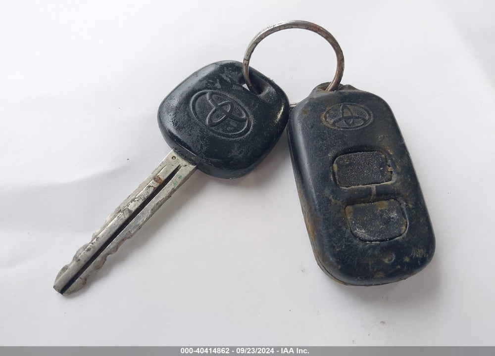 2007 TOYOTA COROLLA CE VIN: 1NXBR32E27Z826596