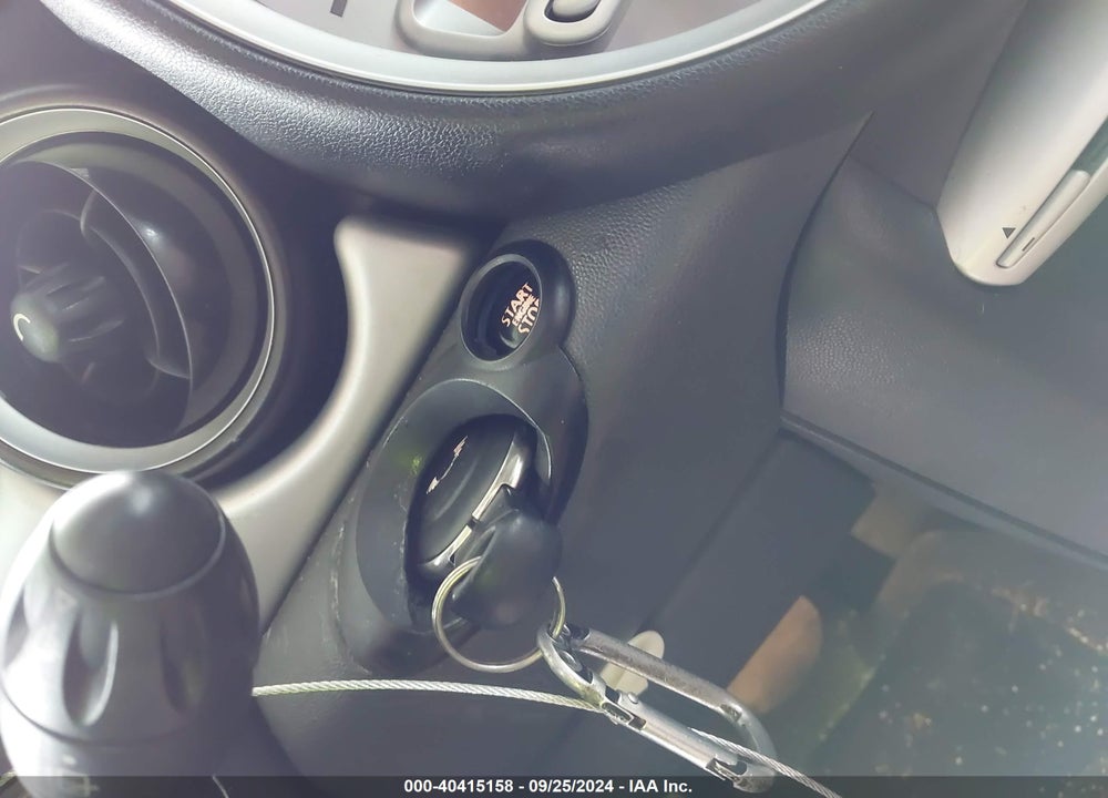 2007 MINI COOPER VIN: WMWMF33527TT57551
