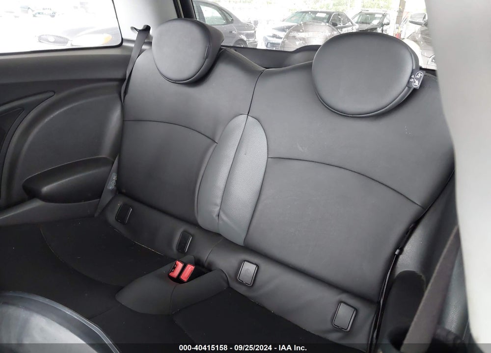 2007 MINI COOPER VIN: WMWMF33527TT57551