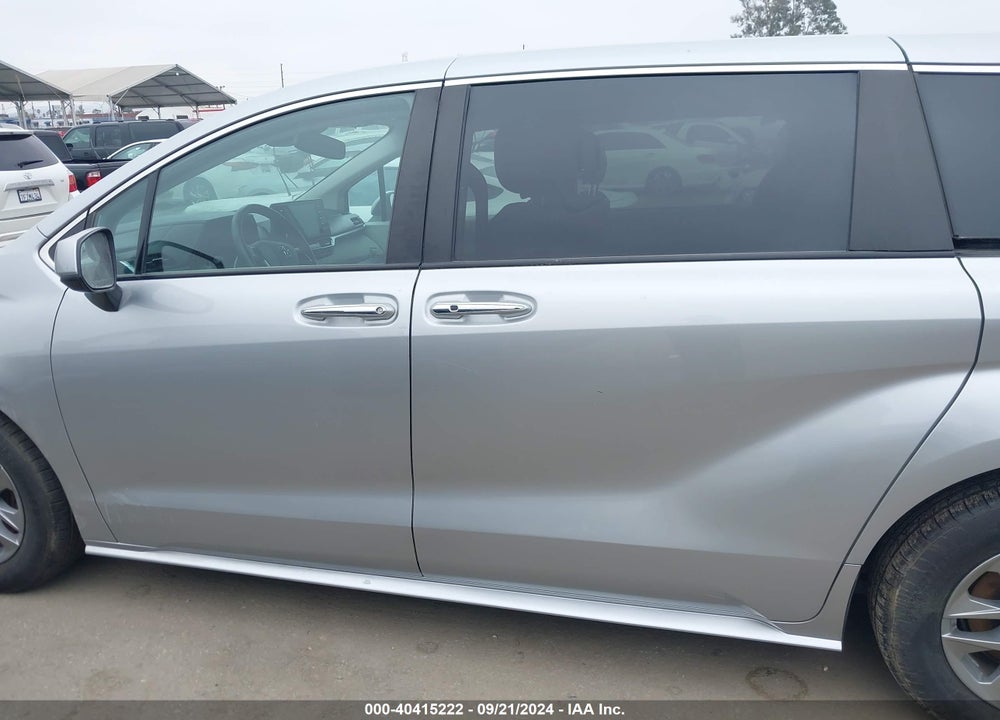 2022 TOYOTA SIENNA XLE VIN: 5TDYRKEC8NS107809